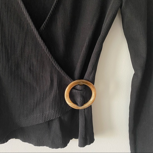 NWOT Side buckle ribbed wrap top - Picture 2 of 4